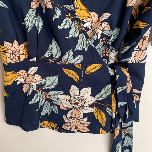 Midnight Sky Floral Wrap Blouse Size L - Picture 4 of 4